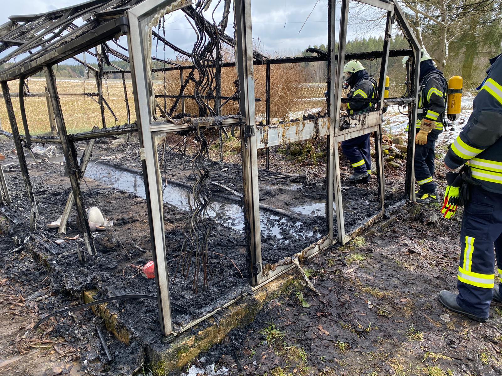 51.) B2 – Brand Gartenhütte